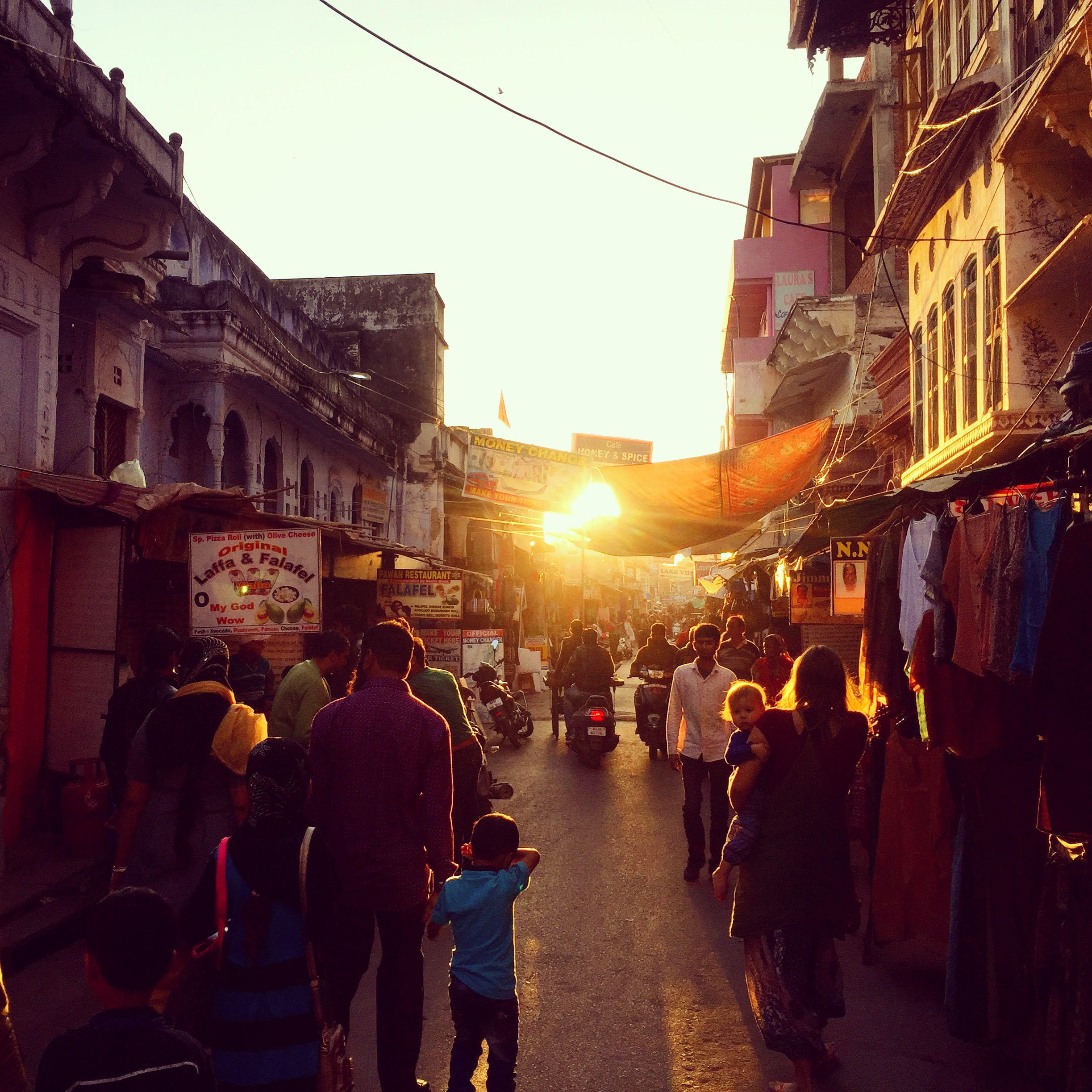 Straßenszene - Sonnenuntergang in Pushkar